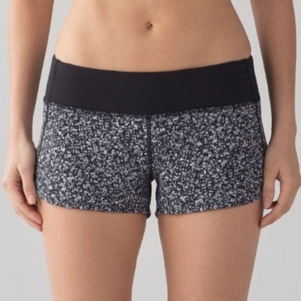 Lululemon Speed Short 2.5" Daisy Dust Alpine White Black‎ 6 Running Training EUC